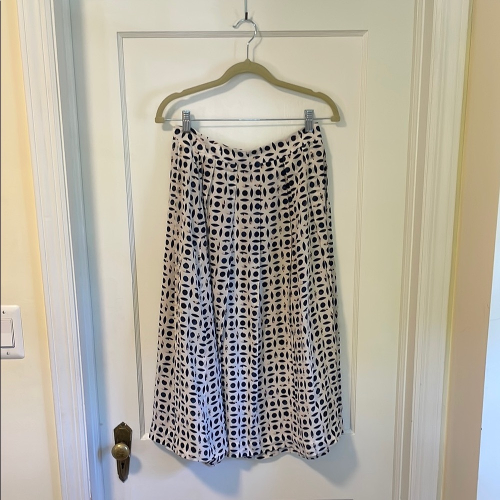 Tuckernuck Abbey Glass Martine Pleated Skirt Navy and Cream-  M